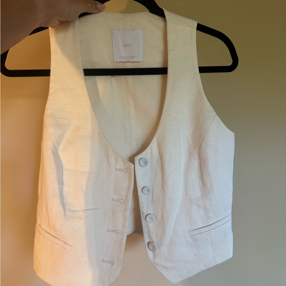 NWOT Mango Cream Buttoned Vest Top